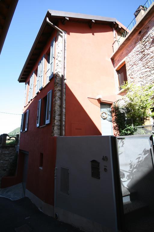 Casa Rossa - Bymyhomeincomo Τσερνόμπιο Δωμάτιο φωτογραφία