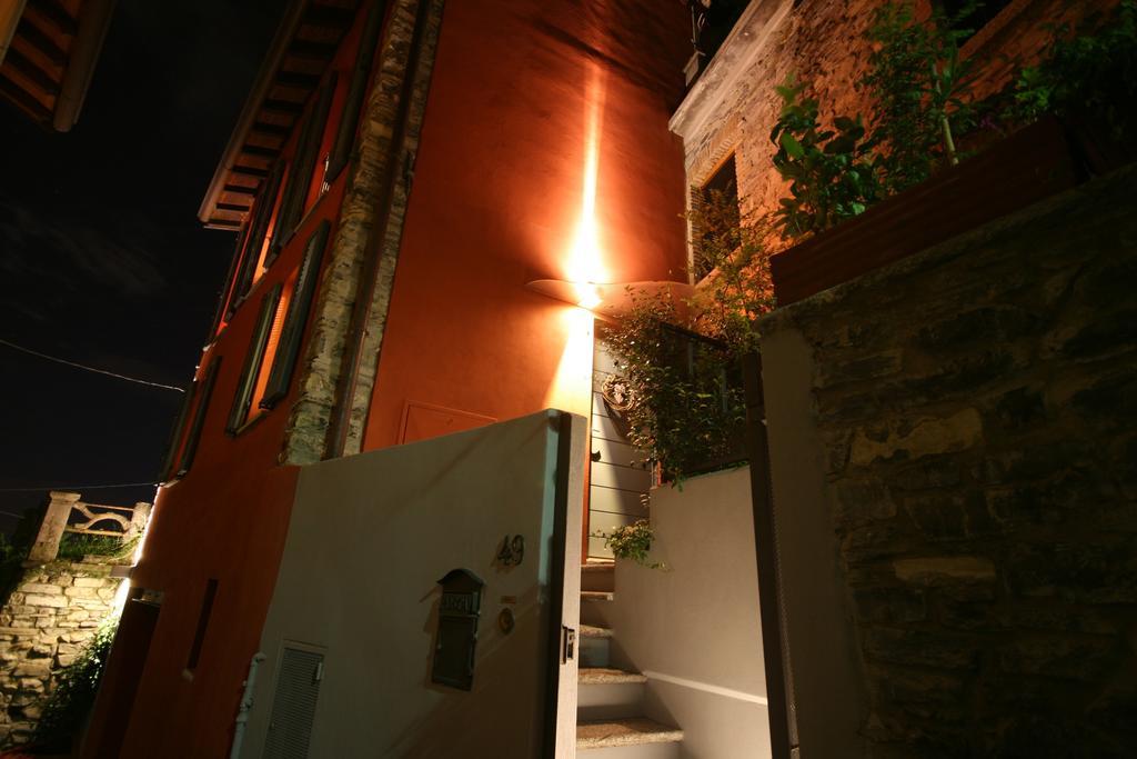Casa Rossa - Bymyhomeincomo Τσερνόμπιο Δωμάτιο φωτογραφία